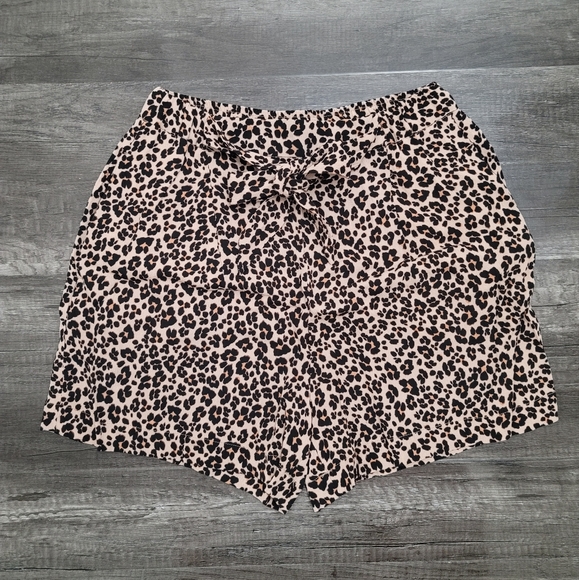 Various Dynamite Dress Shorts - Picture 3 of 7